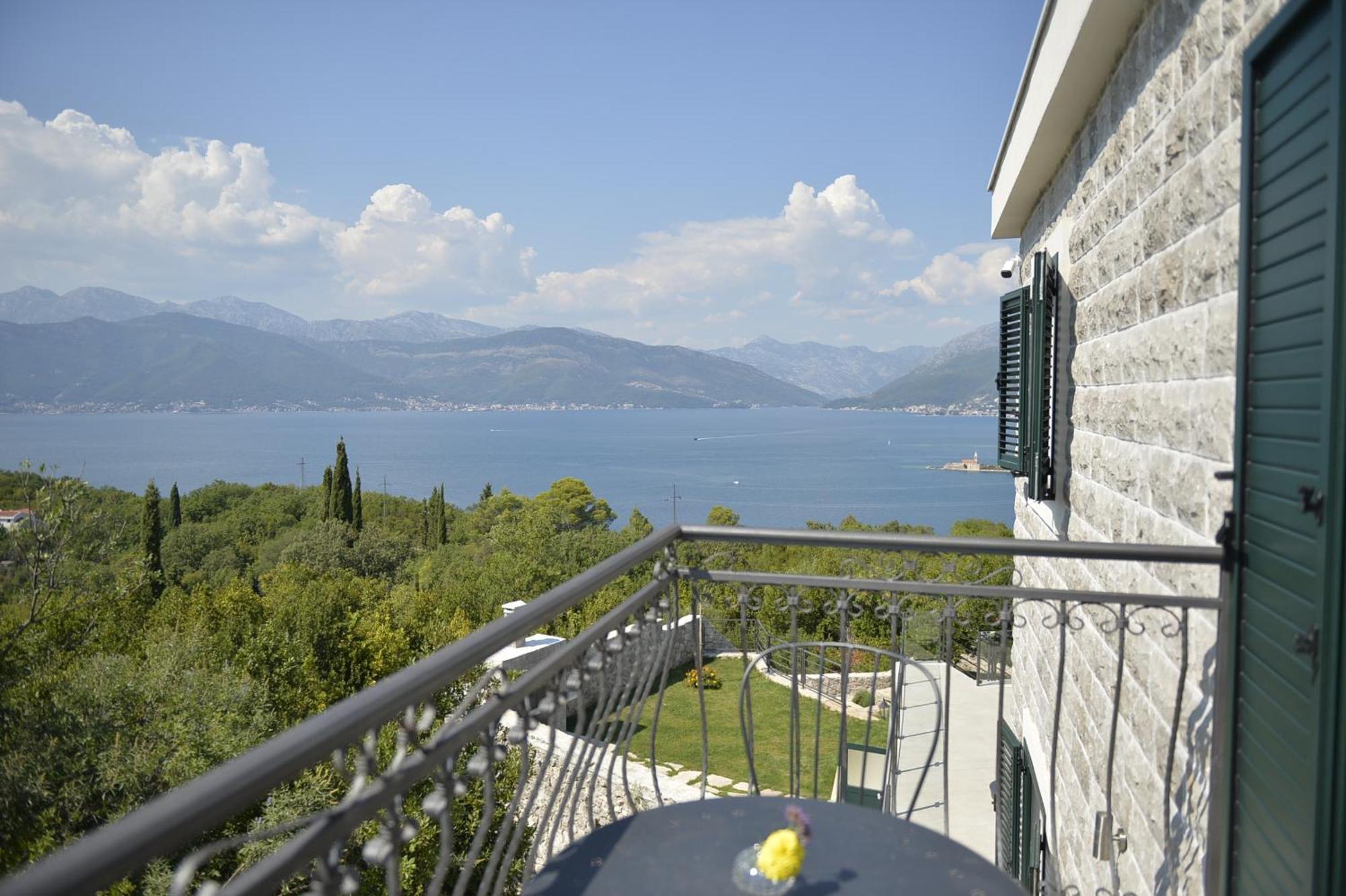 Villa Vista Azzurra Tivat Exterior photo